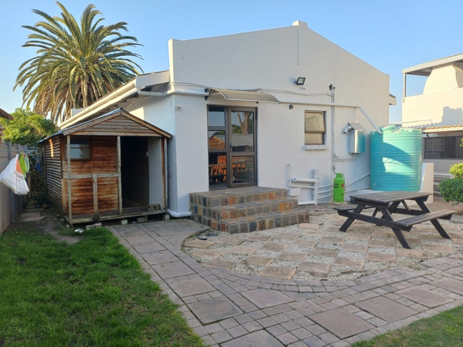 To Let 3 Bedroom Property for Rent in Wavecrest Eastern Cape